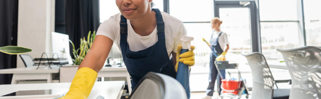 Reinigungsfirma bei der Arbeit